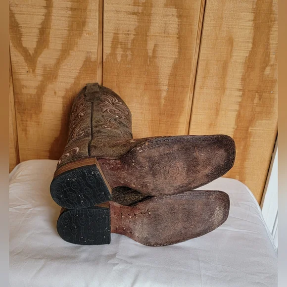 Corral Brown Heeled Boots with Classic Western Design - Picture 4 of 7